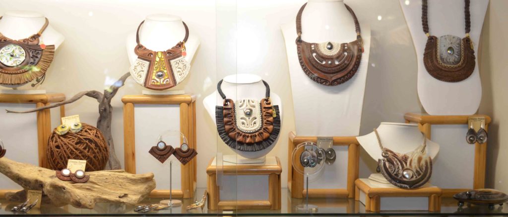 Les trente ans de l'atelier Prokop
Le mariage parfait entre la nacre, le bois, l'os et la perle de Tahiti. 